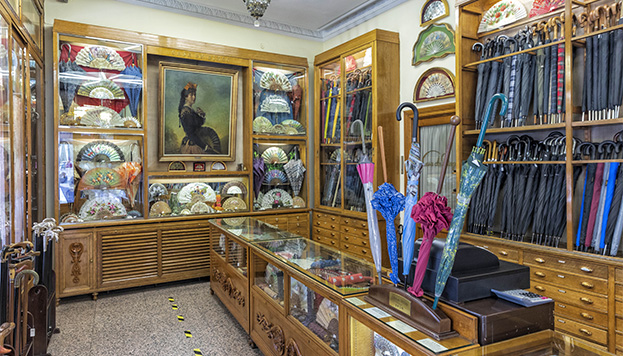 Cruzar la puerta permite hacer un viaje en el tiempo (©Álvaro López del Cerro).