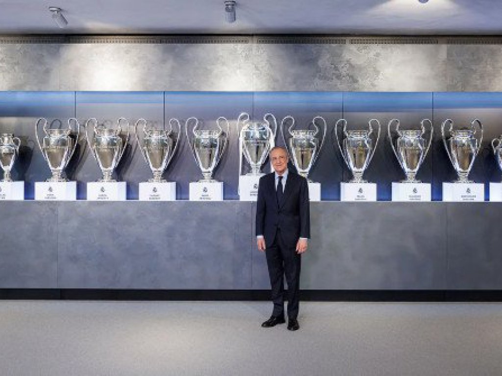 Sala de trofeos del Real Madrid con las 15 Copas de Europa