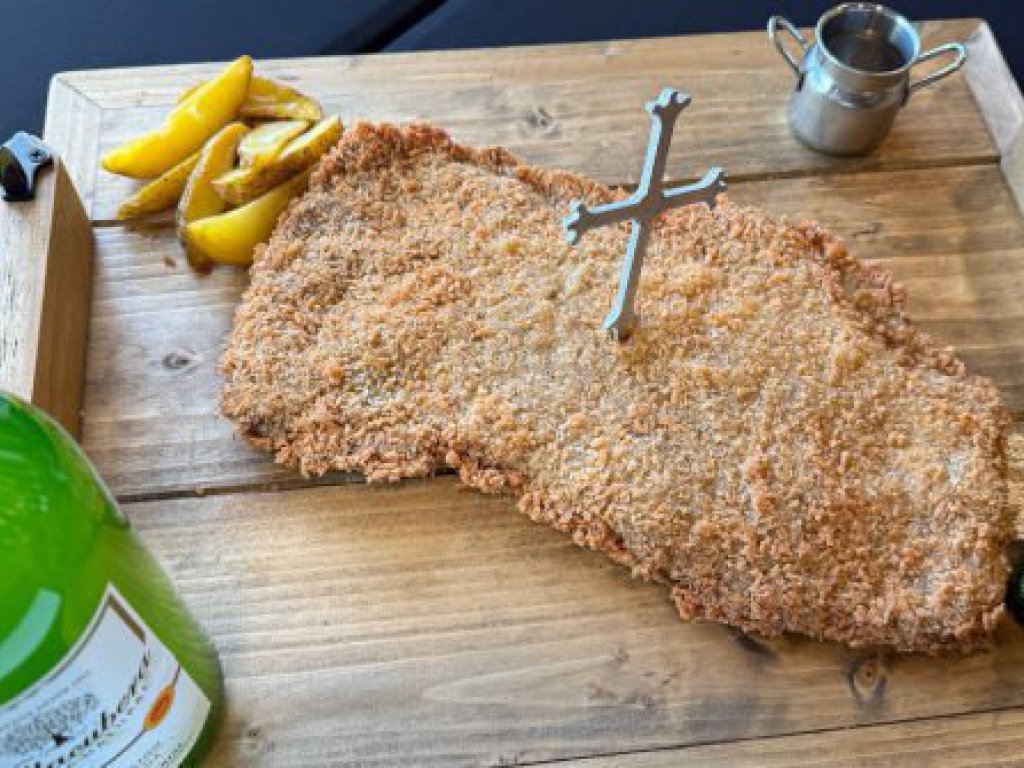 El mejor Cachopo del Mundo 2025 se come en la Plaza Mayor de Madrid, el Restaurante Arrabal regentado por el asturiano Nicolás Fraile se hace con el codiciado galardón