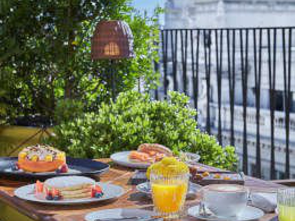 DANI BRASSERIE  Sevilla, 3.SEVILLA. Tel. 91 330 62 10