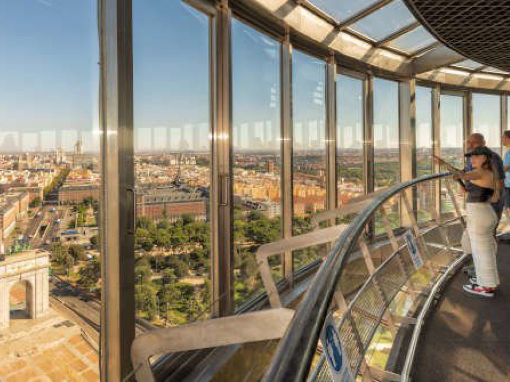 Faro de Moncloa. Verano 2023. Foto: Alváro López del Cerro © Madrid Destino