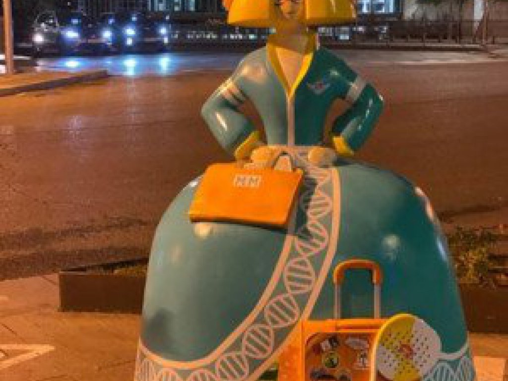 La Menina Marieta: la primera menina con Síndrome de Down, de María Plaza Escribano y Marieta Moreno Doussinague. Serrano, 94. esquina Juan Bravo. MMG