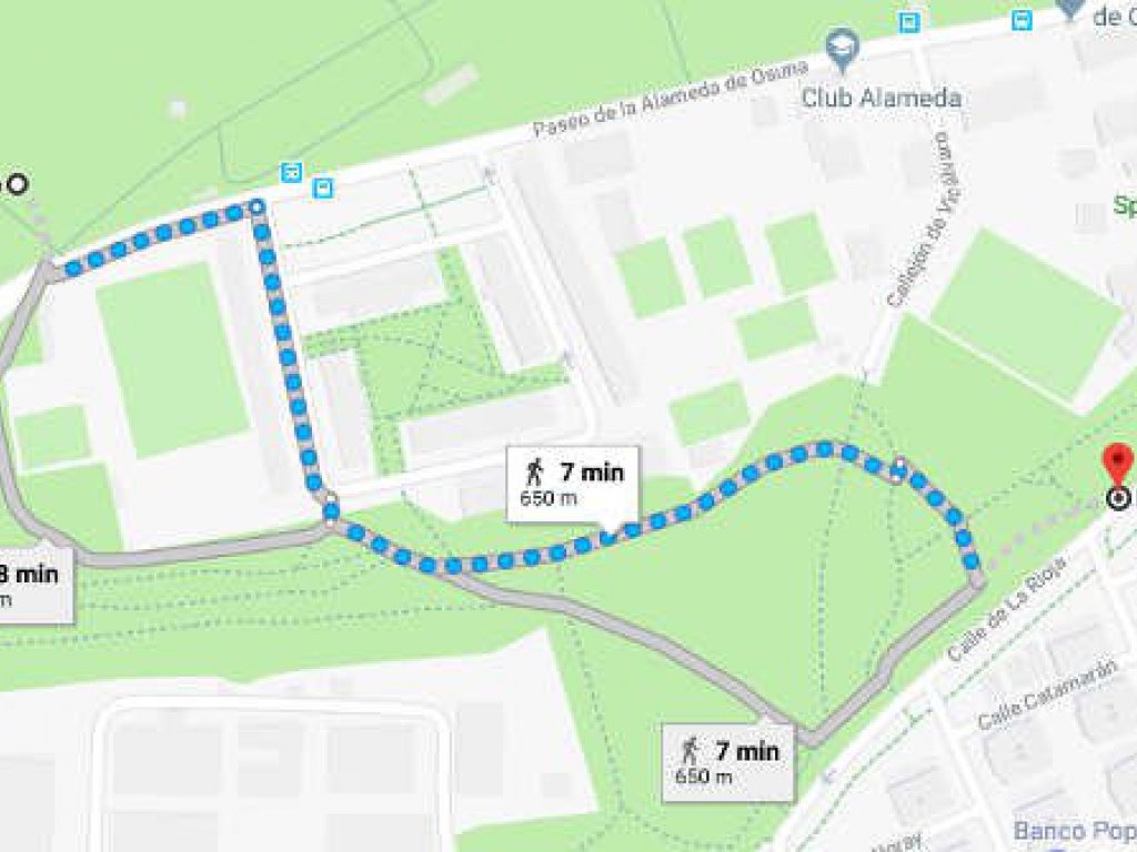 Trayecto andando de la estación de Metro de El Capricho al Parque de El Capricho. Pulsa para ampliar