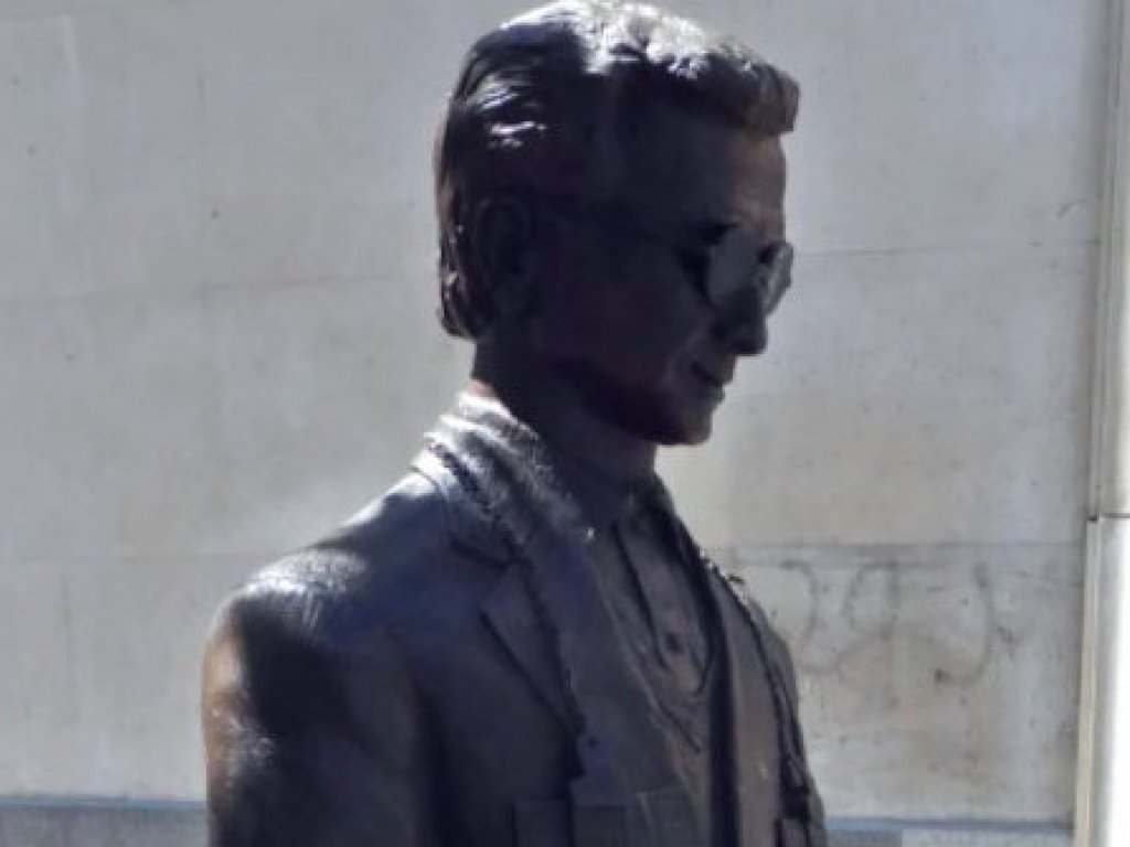 Estatua Vendedor de la ONCE